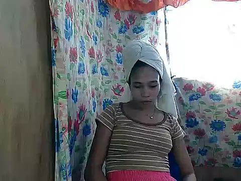 PinaySkinnyGirl webcam