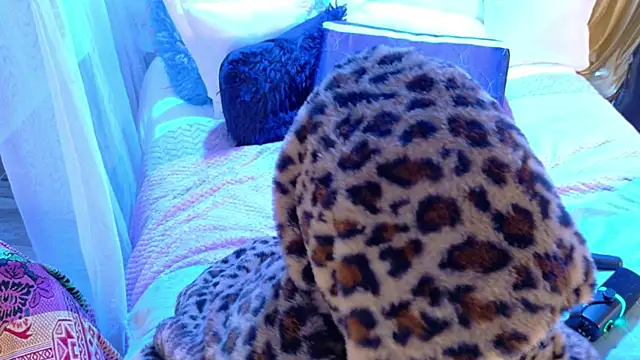 magali_19 - Magali_19's free webcam - UK Sex Cams