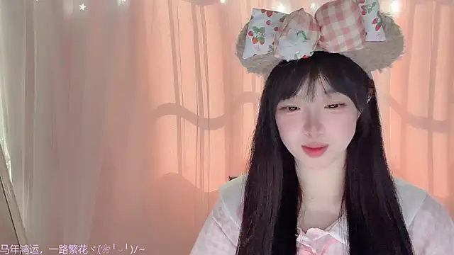 美女LovelyXiaoYi在线直播