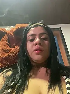 Luna_bigtitss777 webcam