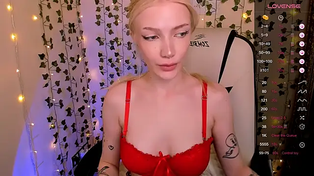 AnyaTaylor_ webcam