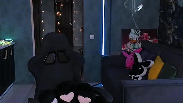 blckmirrorr (F young) - For AILD show  💋❤️