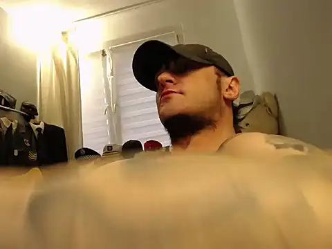 ballardbret (Ask my age) - Cock stroking, flexing, dirty talking. X