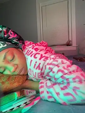 TheRealOshunQueen webcam