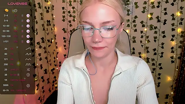 AnyaTaylor_ webcam