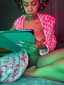TheRealOshunQueen webcam