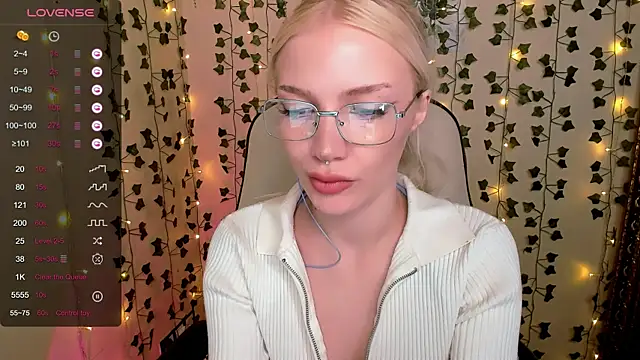 AnyaTaylor_ webcam