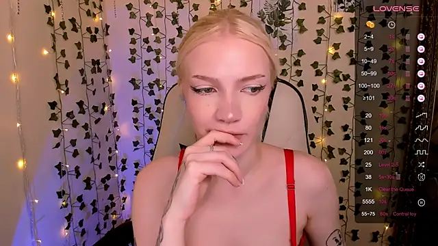 AnyaTaylor_ webcam