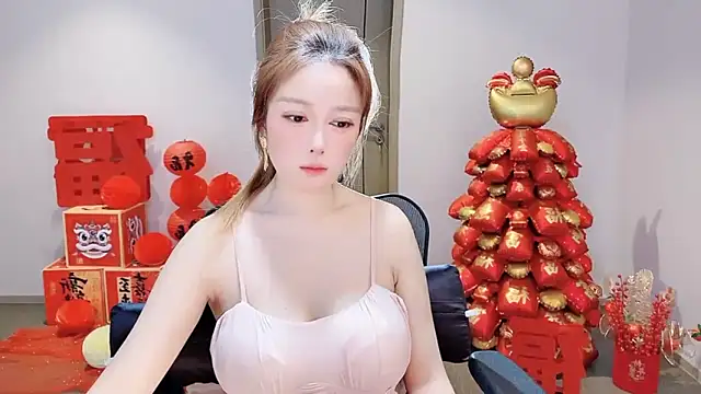 美女YERR0在线直播