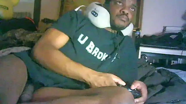 ON3YOULLN3VER_FIR3 webcam