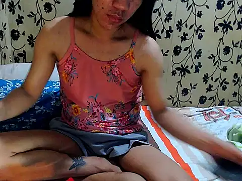 LadyBoyBigCock69 webcam