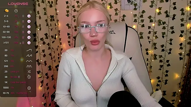 AnyaTaylor_ webcam