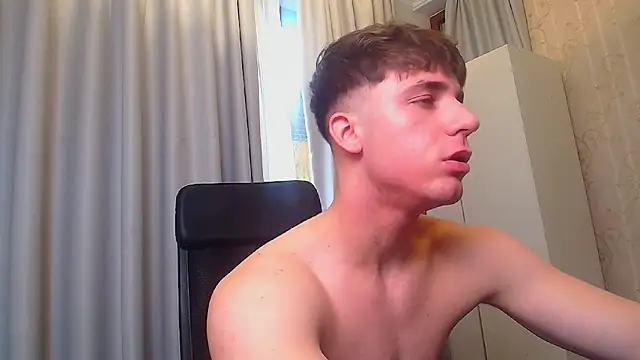 kellenwest (M twink) - naked flexx show