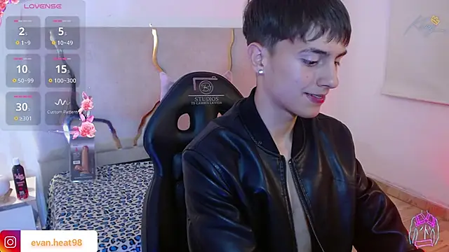 EVAN_TAY from StripChat is Freechat