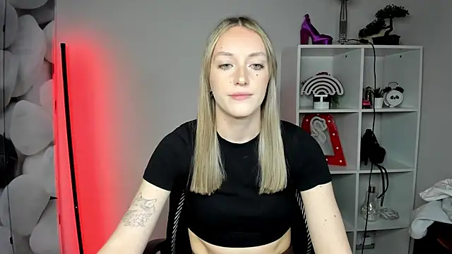 EvelynBlond webcam