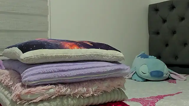 Elizabeth_18_ webcam