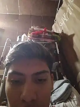 aispuro8505 (M twink) - Sentadilla con camara abajo