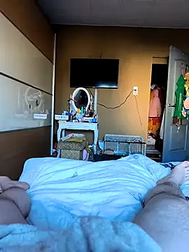 yolinga205 (Ask my age) - Public cum?