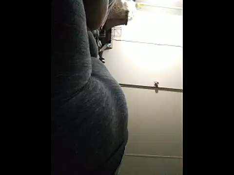 missthickness35_Pika webcam