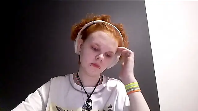 CurlaPettyBom webcam