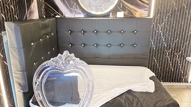 Bruja__Scarlata webcam