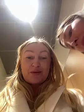 legsLONG Live Webcam on Stripchat