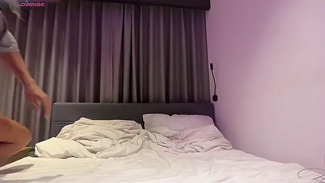 AlicePinkhead webcam