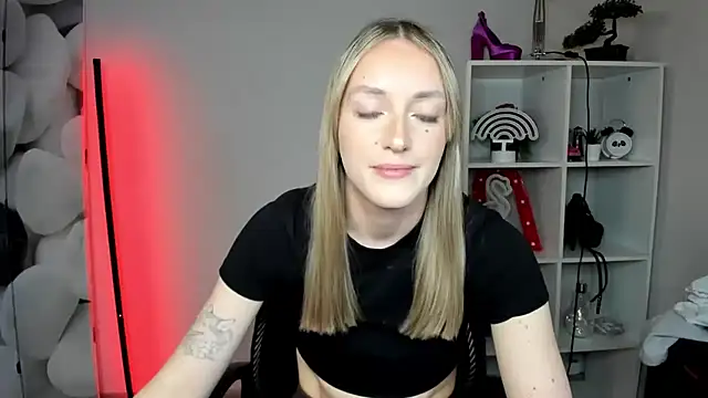 EvelynBlond webcam