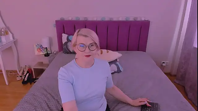 sabrinamacmarren webcam