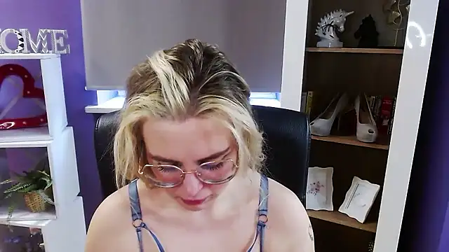 Zoey_Erotic webcam