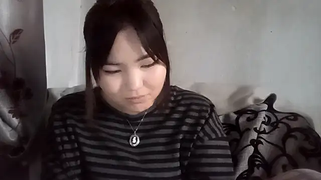 MollyAsian webcam