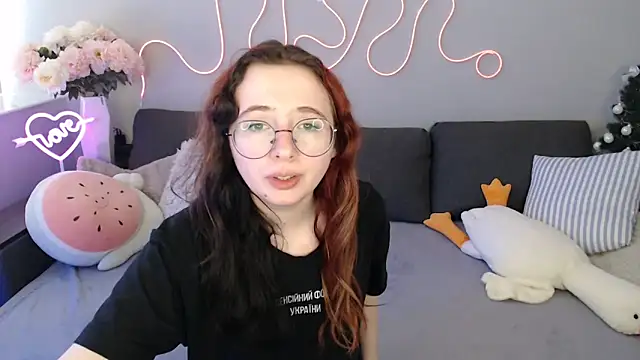 mini_diva - Mini_Diva's free webcam - UK Sex Cams