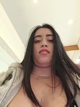 MissNyraSecret webcam