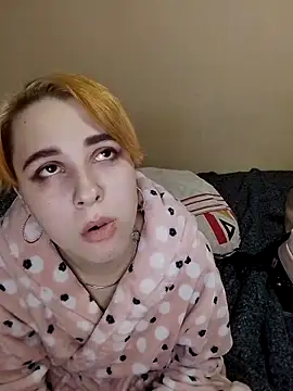 Gussie_Bridie webcam