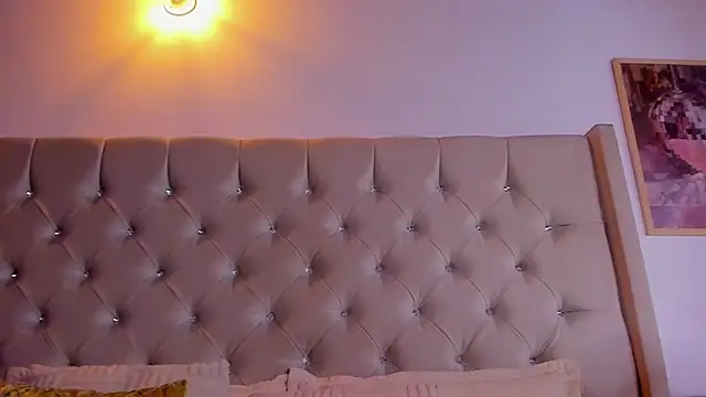 Eloisa_cleavage_ webcam