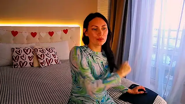 MonikaBelachi webcam