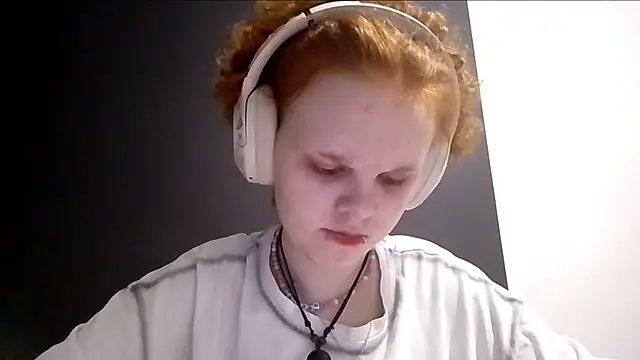 CurlaPettyBom webcam