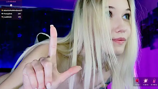 NaomiHita from StripChat is Freechat