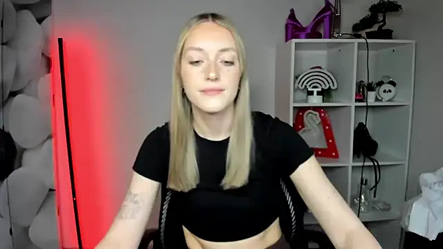EvelynBlond webcam