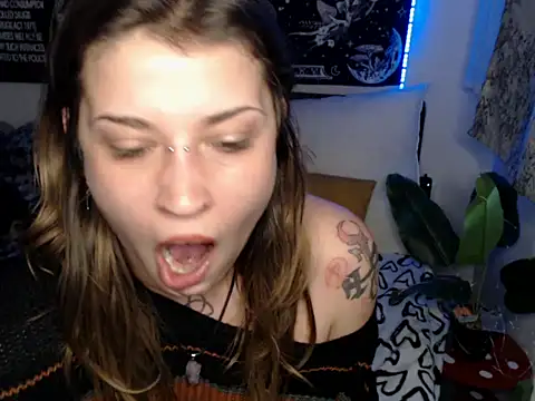 AlienforTwenty webcam