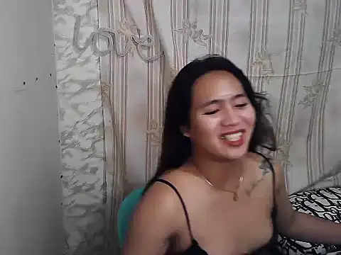 BestCausinEVER2324 webcam