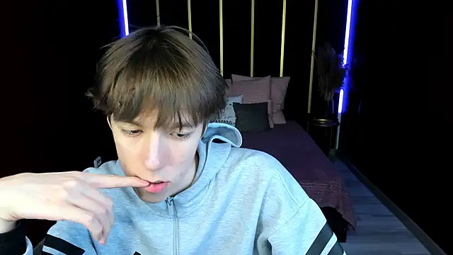 markbranston (M twink) - I am in boxers