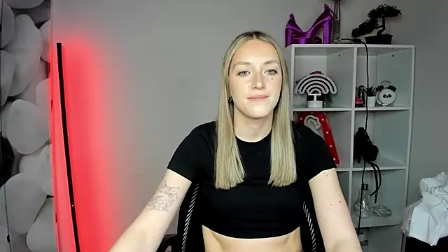 EvelynBlond webcam