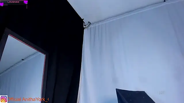 AnithaaYork webcam