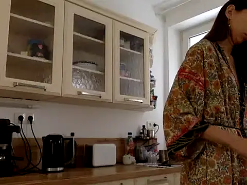 KiraVixenSweet webcam