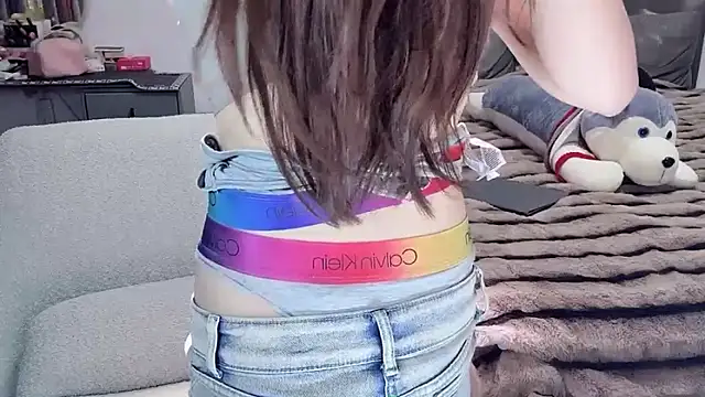 美女naiyaomeimei在线直播