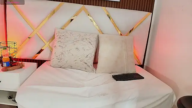 Violet_Tender_ webcam