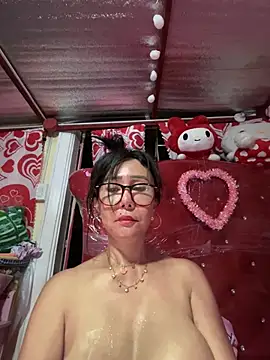 sweetieme from StripChat is Freechat