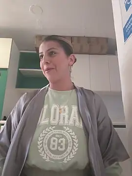 Nahiajhonson_ webcam