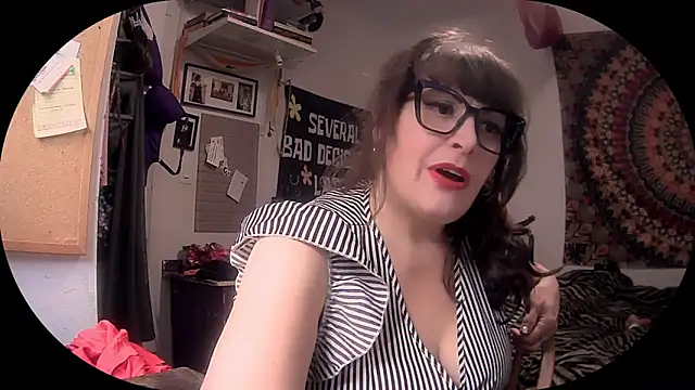 HeyyImHarlowe webcam